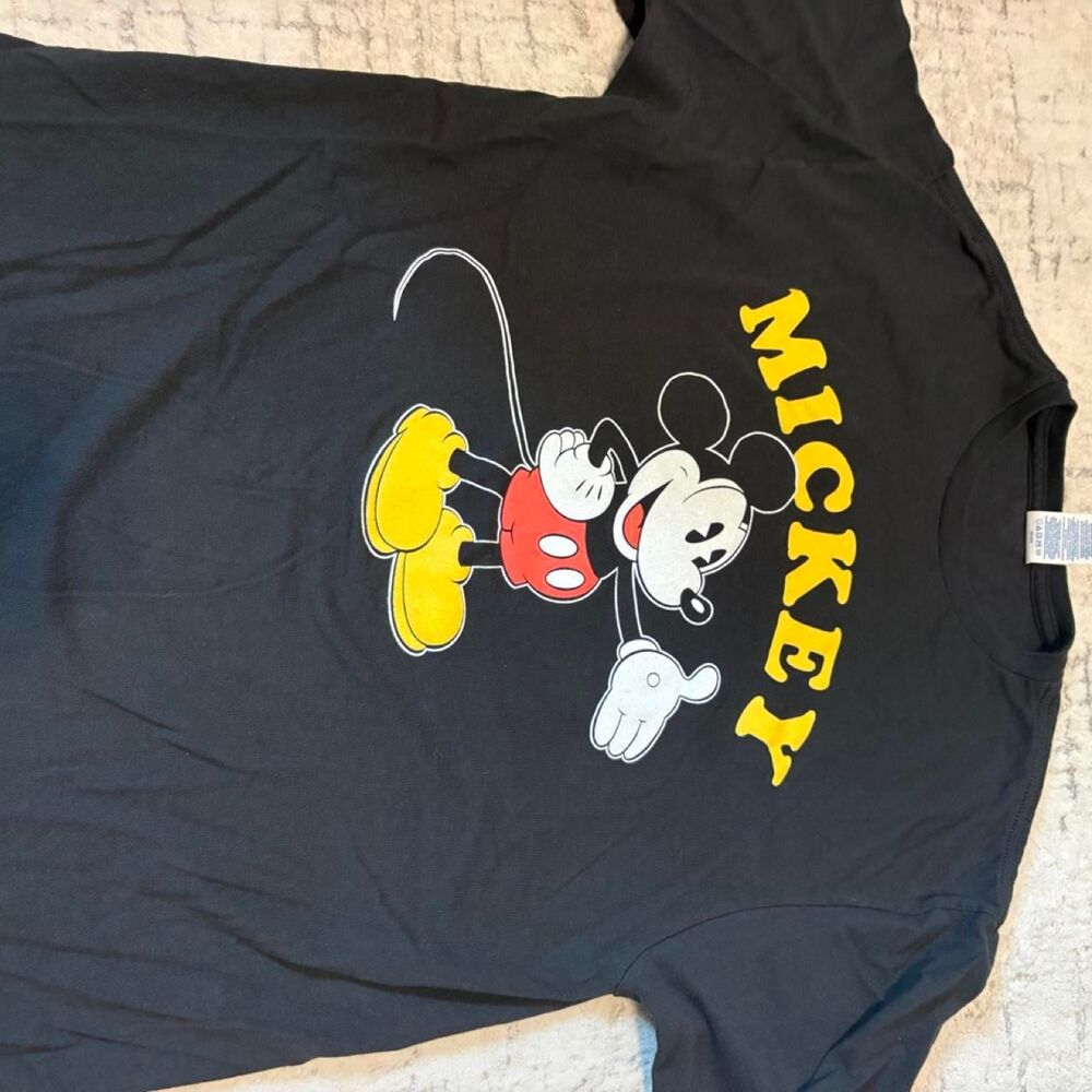 Disney Men's Black and Grey T-shirt